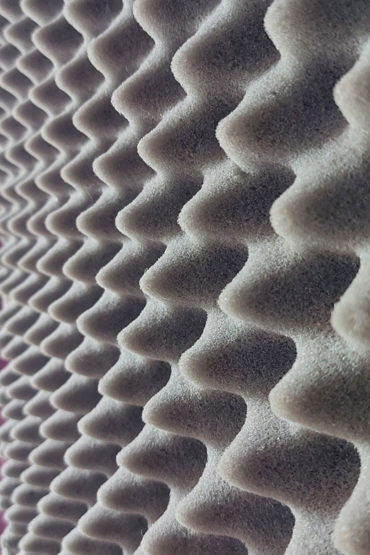 MÚT PU FOAM CHỐNG CHÁY TIÊU ÂM – GIẢI PHÁP HIỆU QUẢ CHO PHÒNG CÁCH ÂM HIỆN ĐẠI